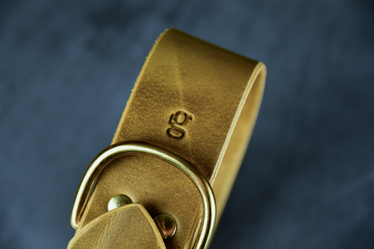 Wide Cut Leather Collar in Leaf Green