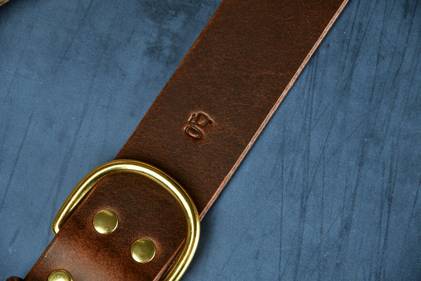 The Gentry's Wide Cut Leather Collar in Chestnut.